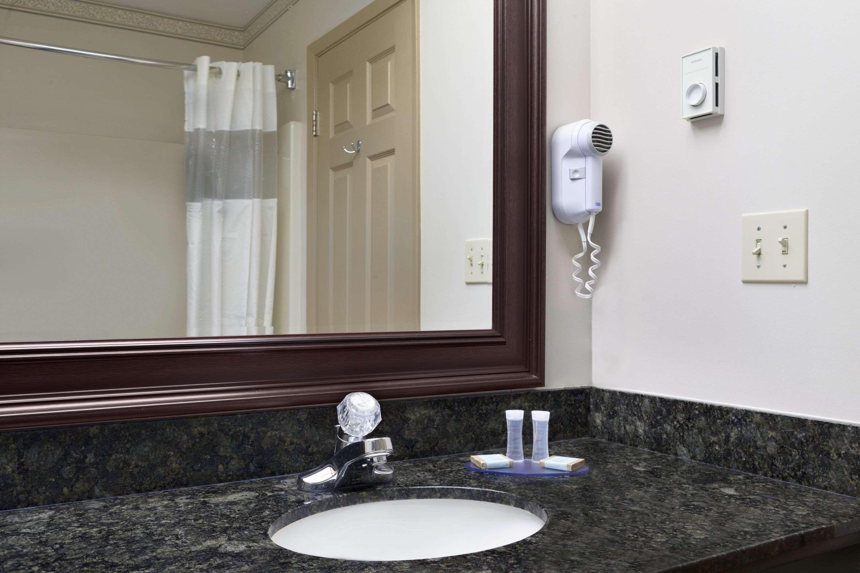 Days Inn & Suites By Wyndham Sault Ste. Marie On Esterno foto