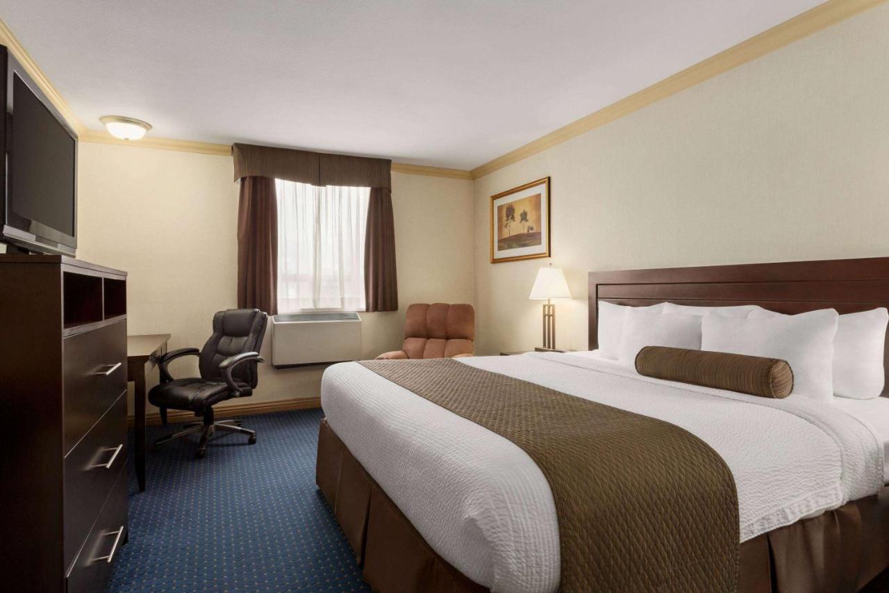 Days Inn & Suites By Wyndham Sault Ste. Marie On Esterno foto