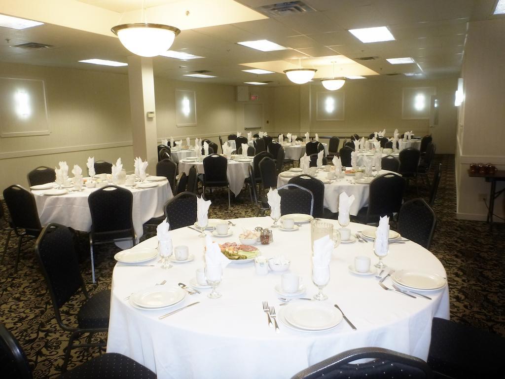 Days Inn & Suites By Wyndham Sault Ste. Marie On Esterno foto