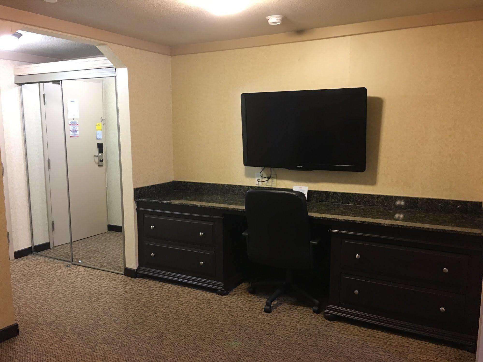 Days Inn & Suites By Wyndham Sault Ste. Marie On Esterno foto
