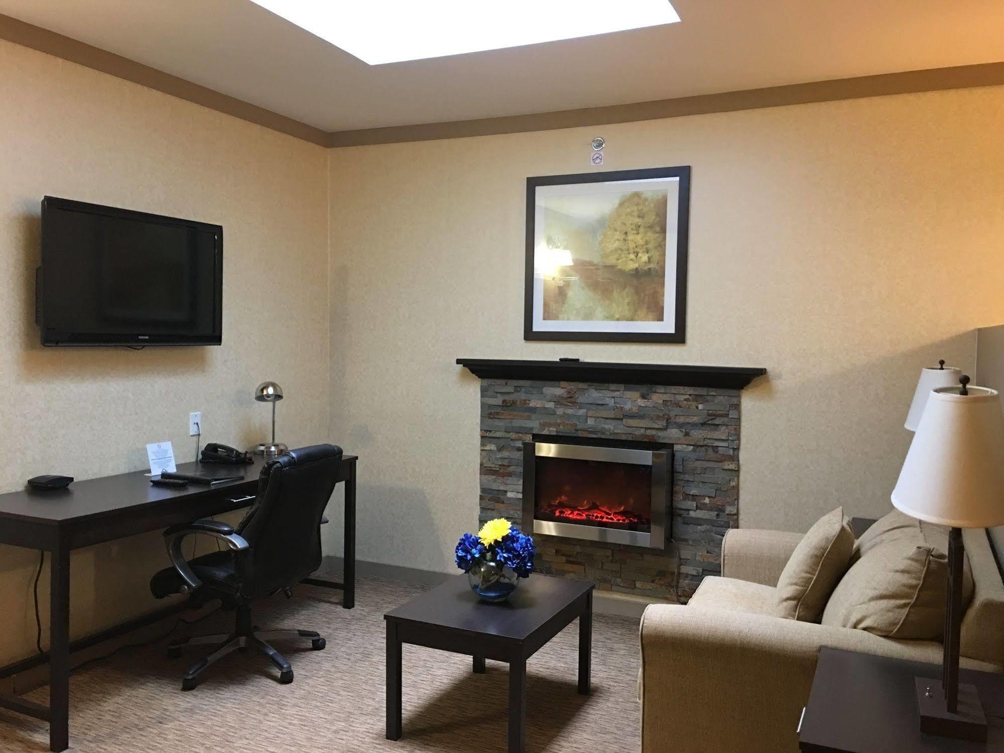 Days Inn & Suites By Wyndham Sault Ste. Marie On Esterno foto