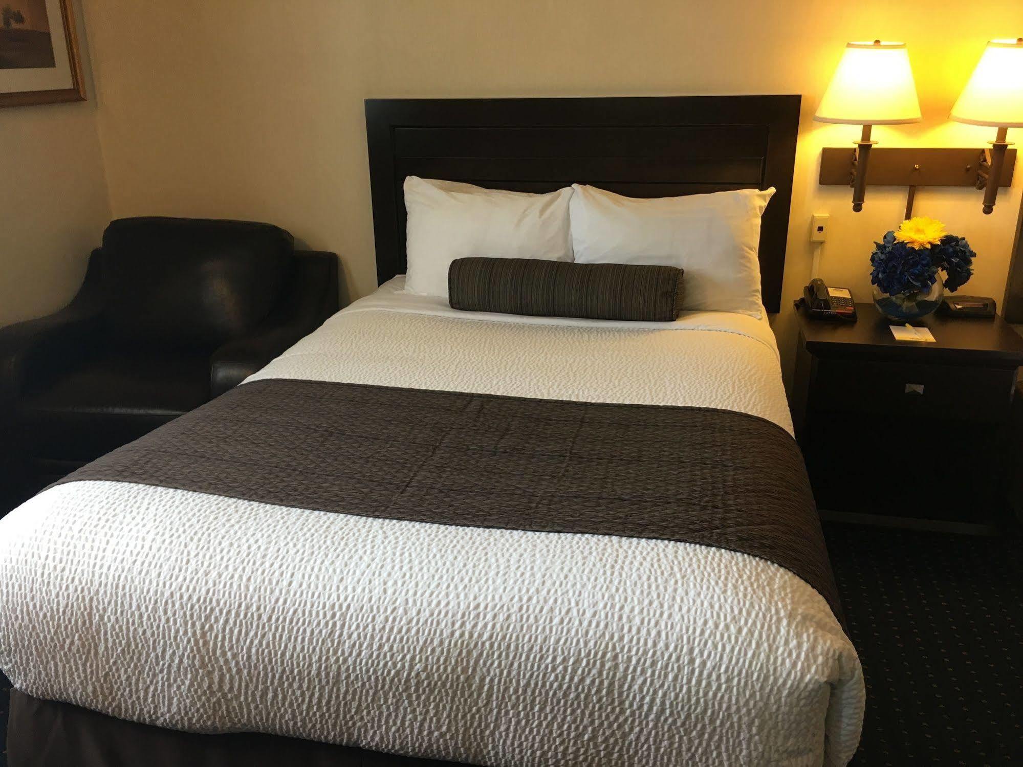 Days Inn & Suites By Wyndham Sault Ste. Marie On Esterno foto
