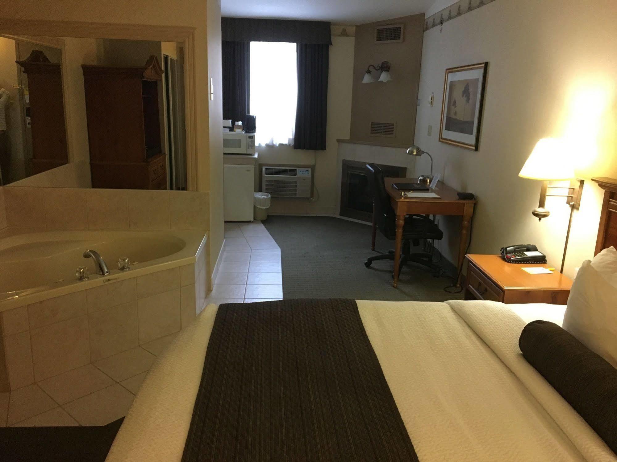 Days Inn & Suites By Wyndham Sault Ste. Marie On Esterno foto