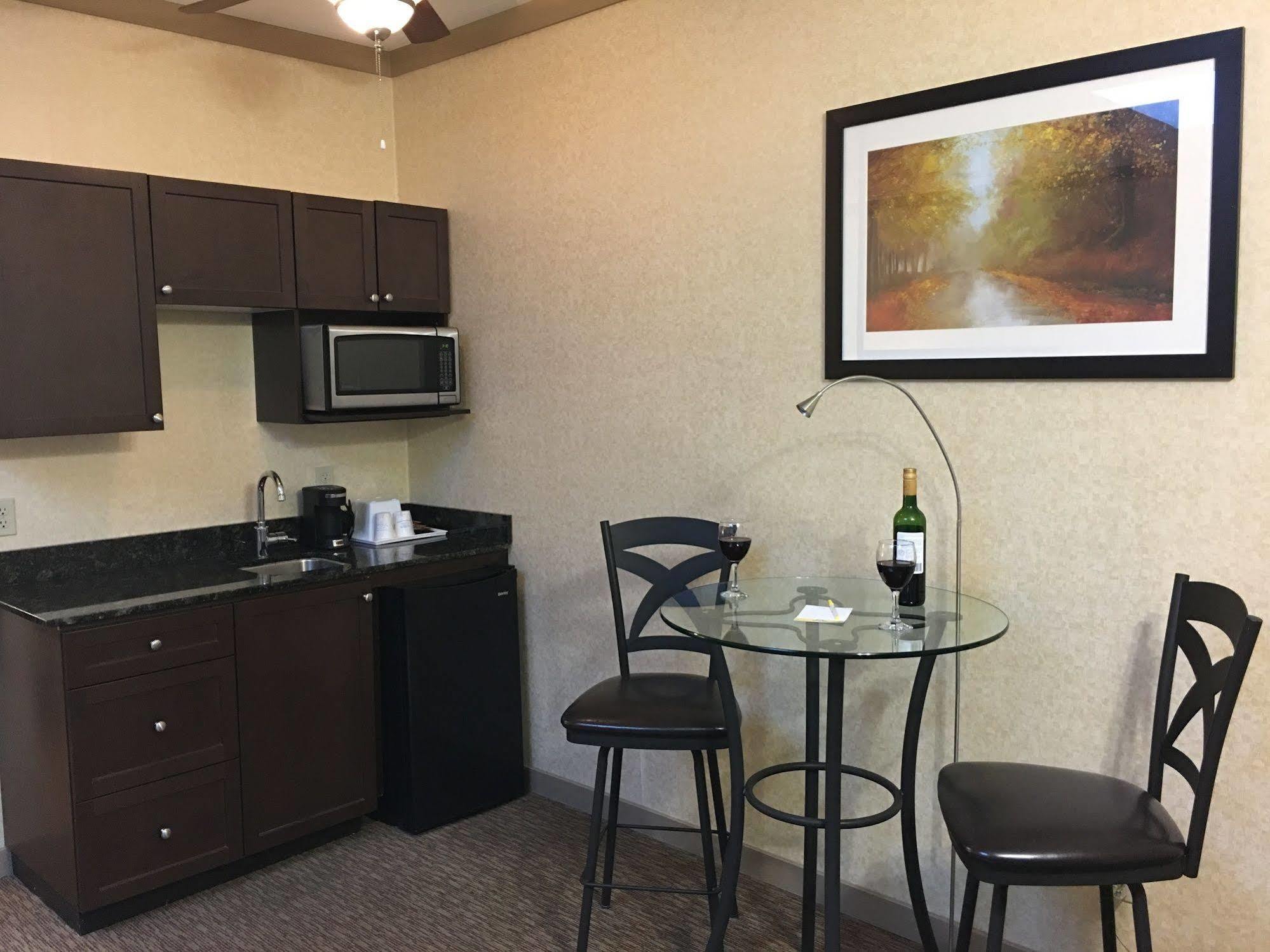 Days Inn & Suites By Wyndham Sault Ste. Marie On Esterno foto