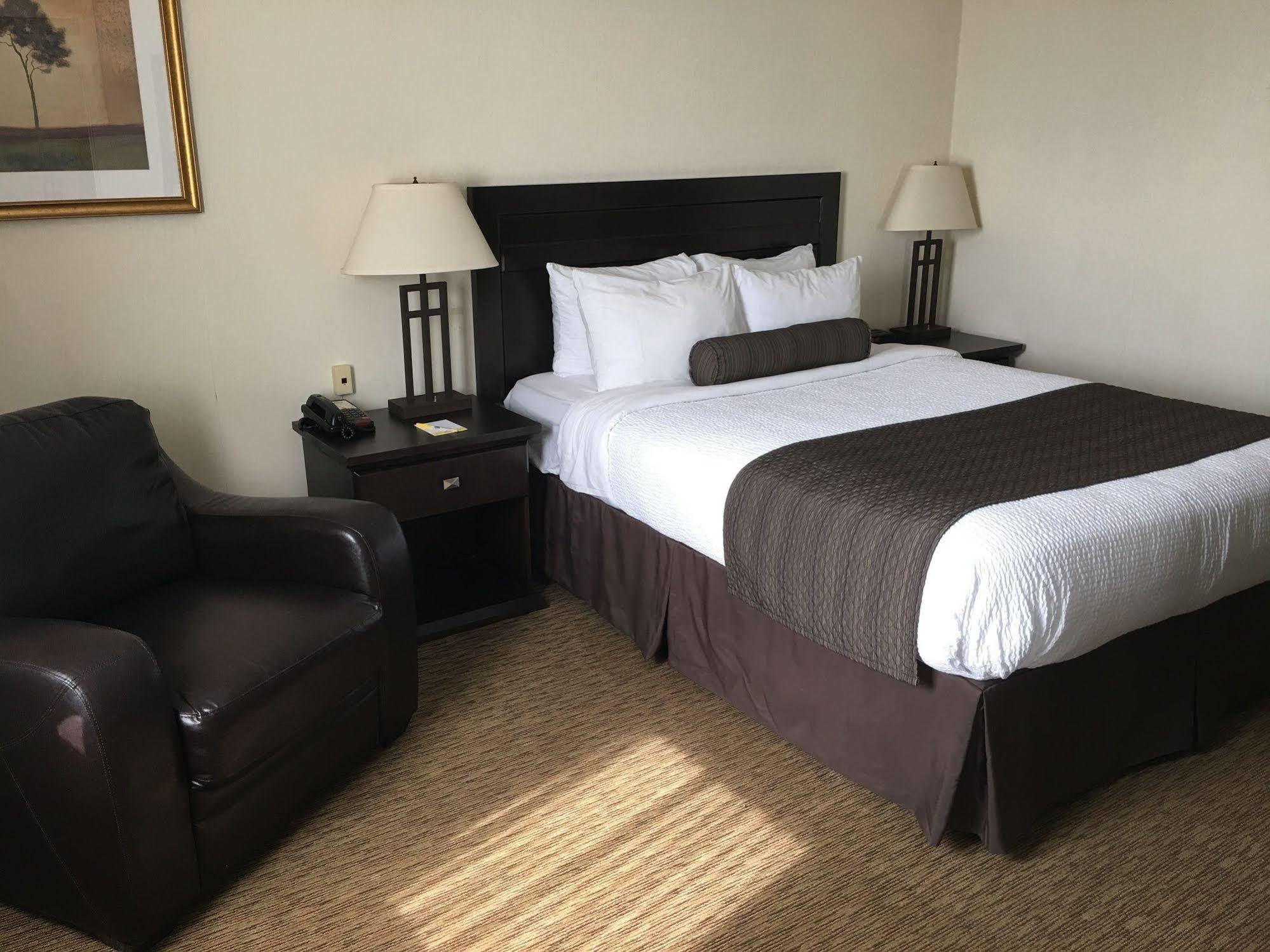 Days Inn & Suites By Wyndham Sault Ste. Marie On Esterno foto