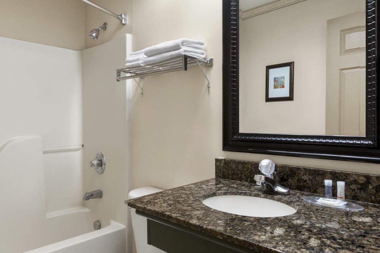 Days Inn & Suites By Wyndham Sault Ste. Marie On Esterno foto